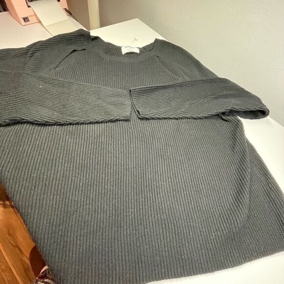 Old navy black plus size 4x black shoulder cutout lightweight sweater nwot - Picture 1 of 6